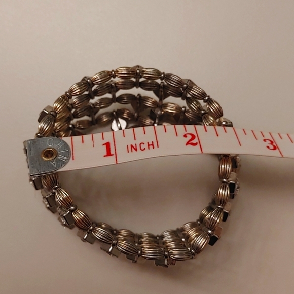 🌻Sparkly Crystal Gold tone Stretch Bracelet - Picture 4 of 4
